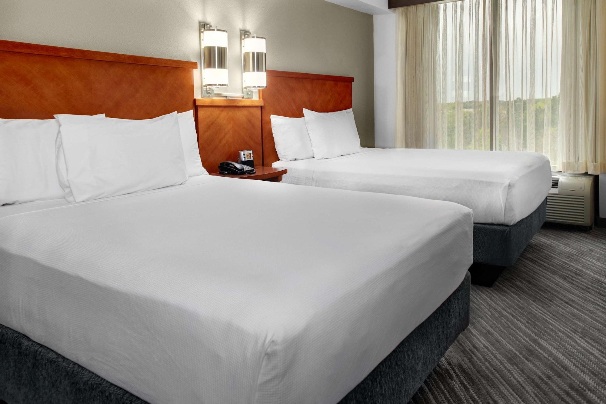 Отель Hyatt Place Tampa Busch Gardens Экстерьер фото