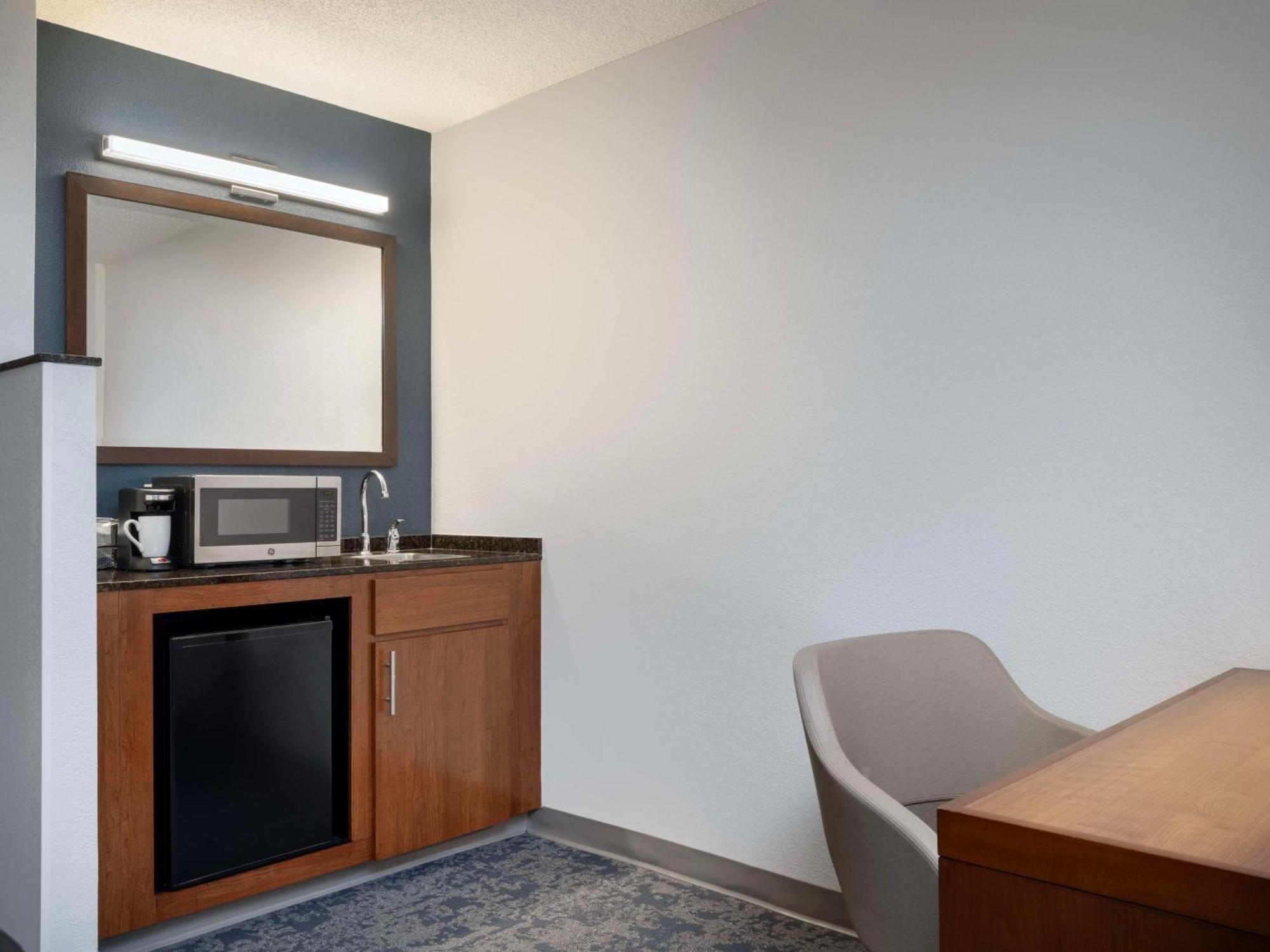 Hyatt Place Tampa Busch Gardens Экстерьер фото