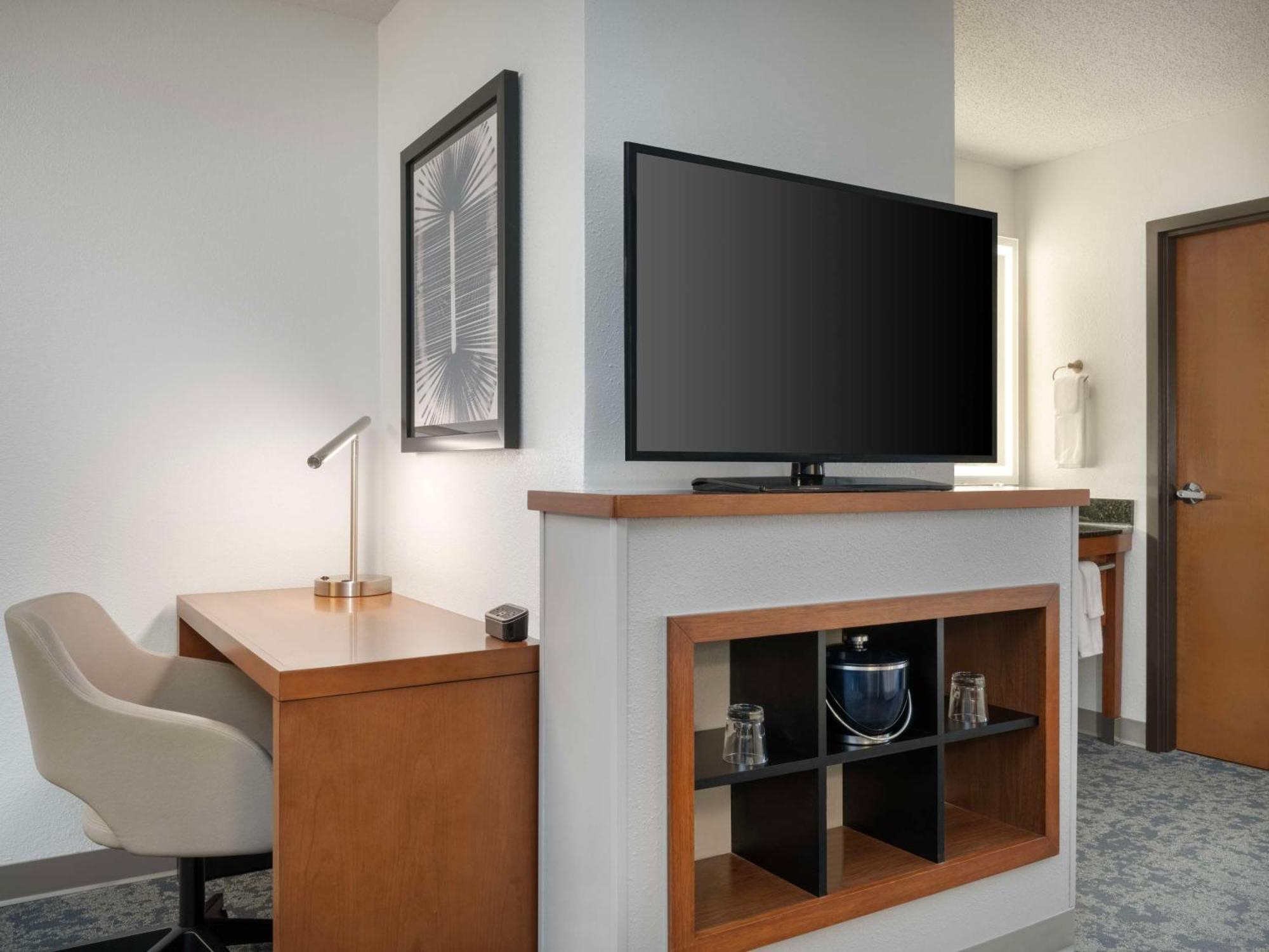 Hyatt Place Tampa Busch Gardens Экстерьер фото