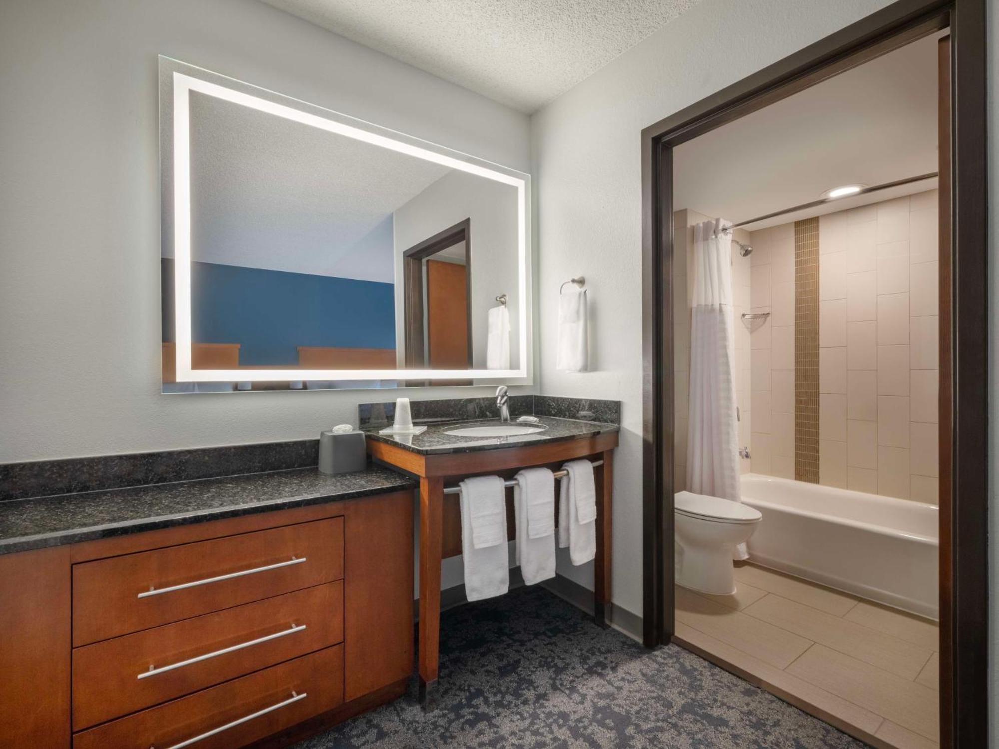 Hyatt Place Tampa Busch Gardens Экстерьер фото