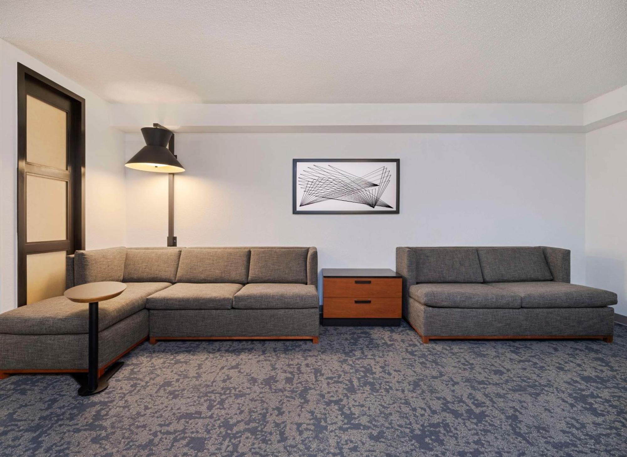Hyatt Place Tampa Busch Gardens Экстерьер фото