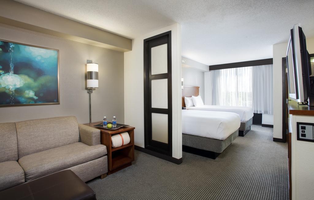 Отель Hyatt Place Tampa Busch Gardens Экстерьер фото