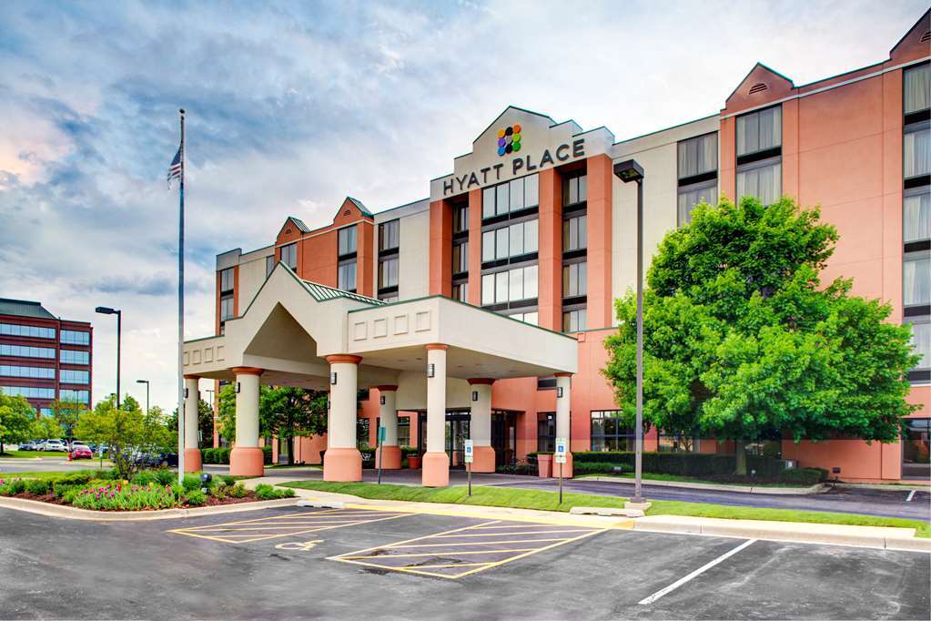 Отель Hyatt Place Tampa Busch Gardens Экстерьер фото